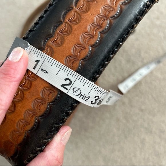 Vintage 60s Clifton’s Hand Tooled Leather Brown Caramel Adjustable Shoulder Bag - Picture 7 of 16